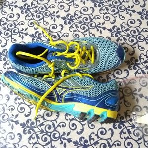 MIZUNO Mid Distance Track Spikes